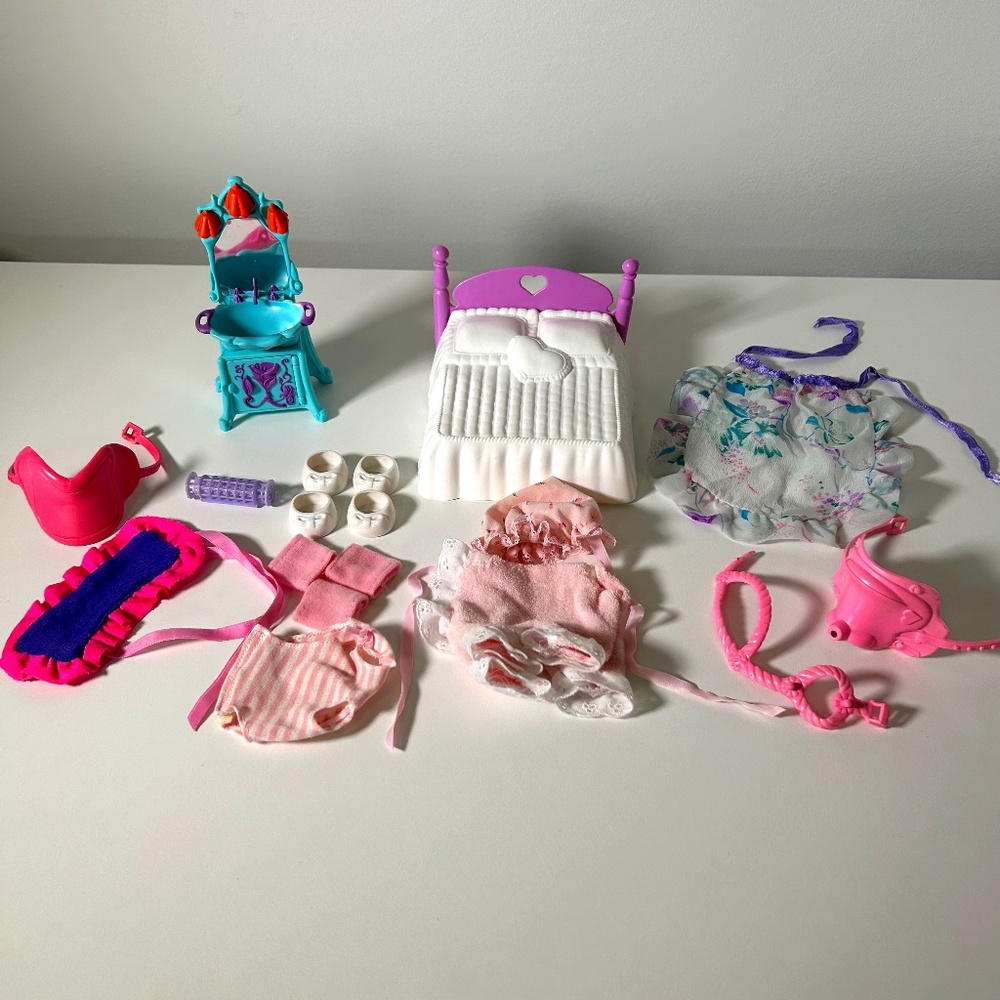 Vintage G1 My Little Pony Furniture Clothing Accessories (13E)